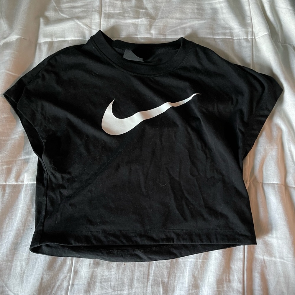 black nike crop top